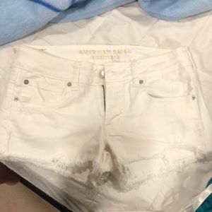 AE White “SHORTIE” shorts